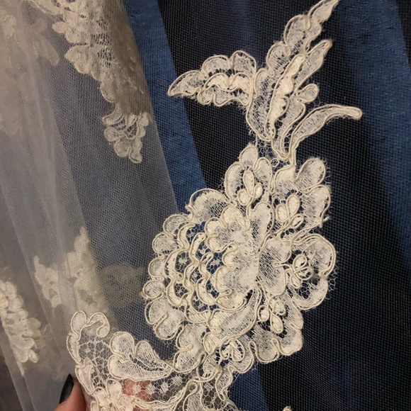 Lace ivory waltz length veil - never been worn main image 5
